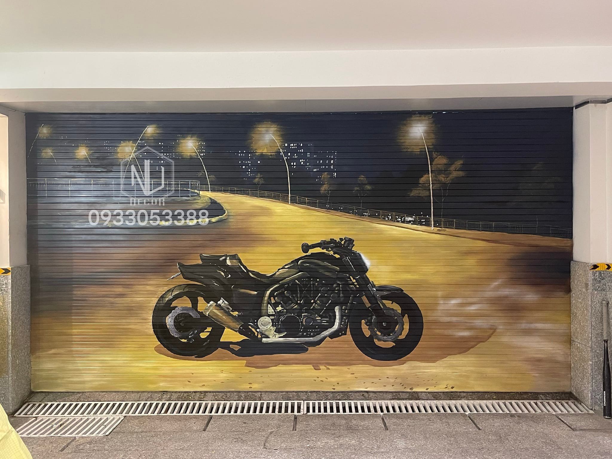 Vẽ tranh cửa cuốn do Vẽ Tranh Tường NU thực hiện